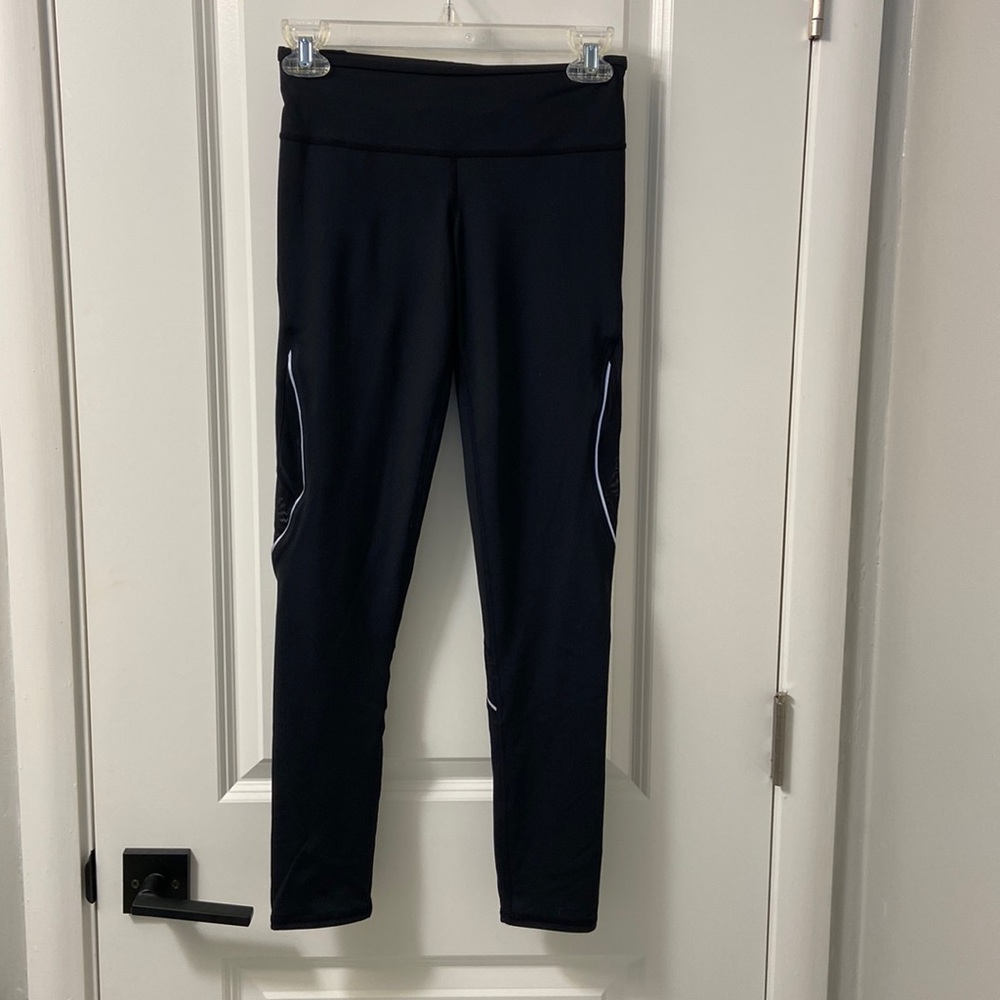 Zella athletic leggings black low rise on the hip, small petite reflector